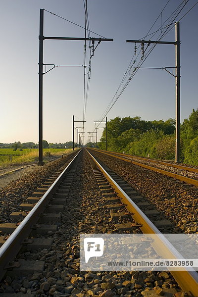 Spur  nahe  überqueren  Frankreich  über  Haltestelle  Haltepunkt  Station  Zug