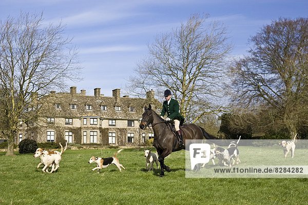 Tradition Wohnhaus Wohngebäude Großbritannien fahren Jagd Besuch Treffen trifft Jagdhund Mitglied Oxfordshire