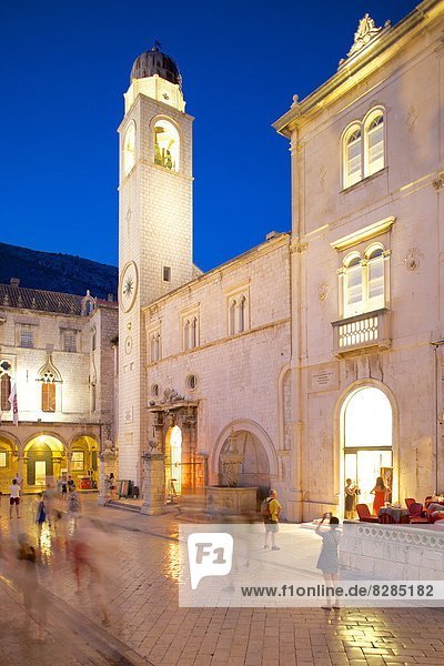 Europa  Restaurant  Uhr  UNESCO-Welterbe  Kroatien  Dalmatien  Dubrovnik  Abenddämmerung