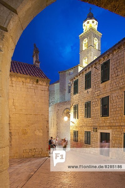 Stadtmauer  Europa  Uhr  UNESCO-Welterbe  Kroatien  Dalmatien  Dubrovnik  Abenddämmerung