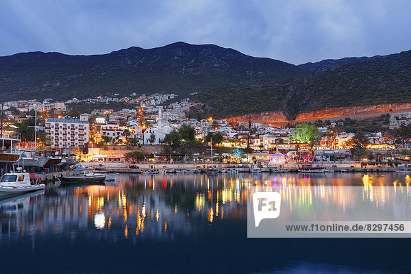 Türkei  Provinz Antalya  Kalkan  Ansicht der Boote im Hafen