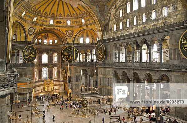 Innenaufnahme der Hagia Sophia  Istanbul  Türkei