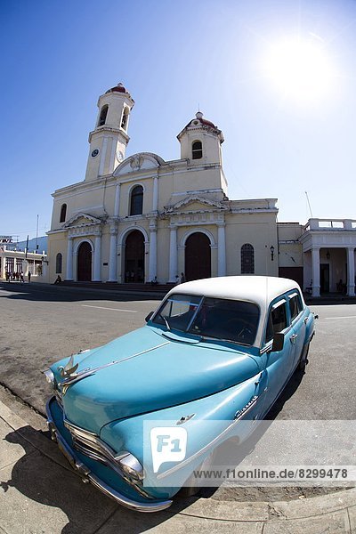 Fisheye  Fotografie  Auto  Retro  Kirche  amerikanisch  Westindische Inseln  Mittelamerika  UNESCO-Welterbe  Cienfuegos  Kuba