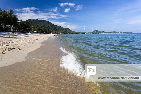 Waves lapping on Lamai Beach on the East Coast of Koh Samui  Thailand  Southeast Asia  Asia
