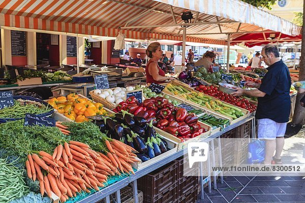 Frankreich  Europa  Morgen  Frucht  Gemüse  Freundlichkeit  Provence - Alpes-Cote d Azur  Altstadt  Cote d Azur  Alpes-Maritimes  Markt