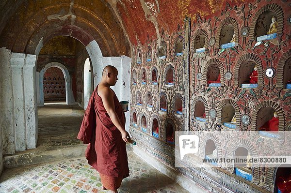 Buddhist monk  Shweyanpyay monastery  Inle Lake  Shan State  Myanmar (Burma)  Asia