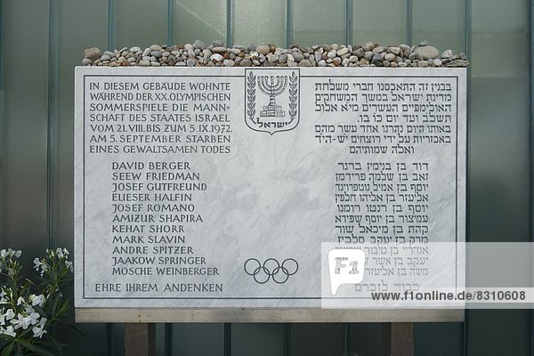 Gedenktafel im olympischen Dorf  München  Bayern  Deutschland  Europa