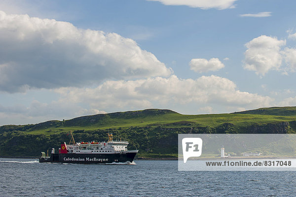 Die Fähre zwischen Oban auf dem schottischen Festland und Lochboisdale auf den Äußeren Hebriden passiert die Insel Mull