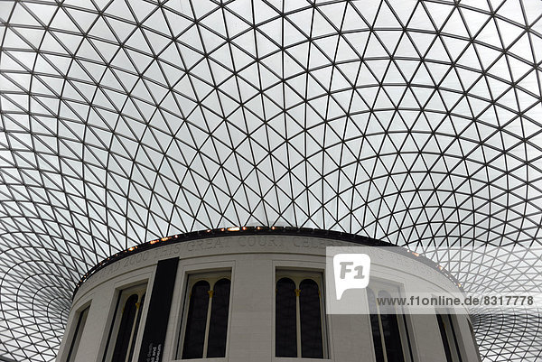 British Museum  Kuppeldach über dem Great Court Innenhof  von Architekt Sir Norman Foster