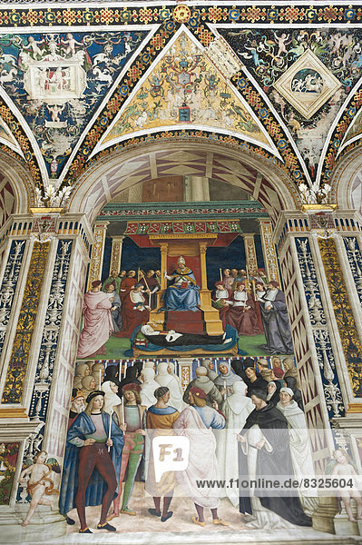 Historische Gemälde und Fresken in der Piccolomini-Bibliothek  Dom von Siena  Cattedrale di Santa Maria Assunta