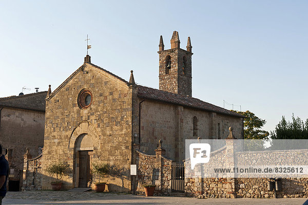 Romanische Kirche Santa Maria Assunta  Piazza Roma