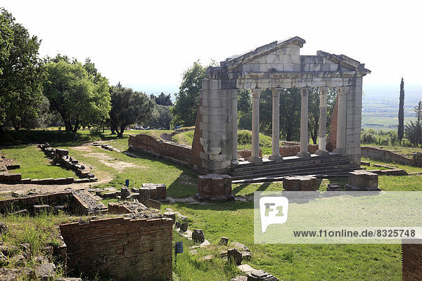 Restauriertes Monument der Agonotheten  Bestandteil des Buleuterion  Tempel  Ruinenstätte Apollonia  Apoloni