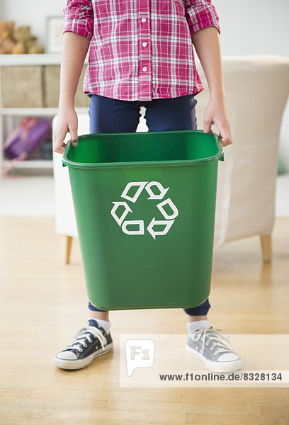 hoch oben nahe Recycling halten 5-9 Jahre 5 bis 9 Jahre Mädchen