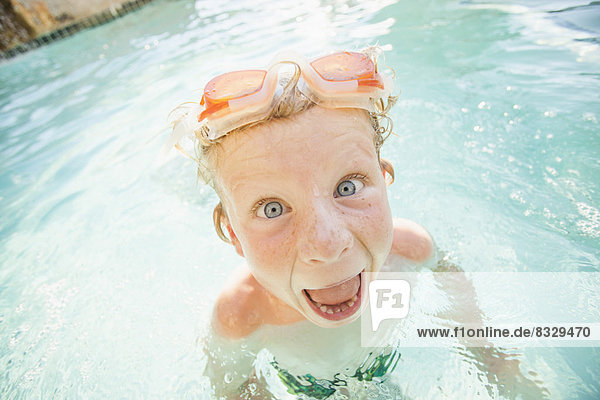 Junge - Person Humor Produktion Schwimmbad schwimmen 5-6 Jahre 5 bis 6 Jahre