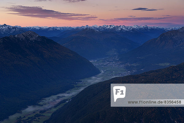 Abendrot über Imst und dem Inntal  Ehrwald  Tirol  Österreich
