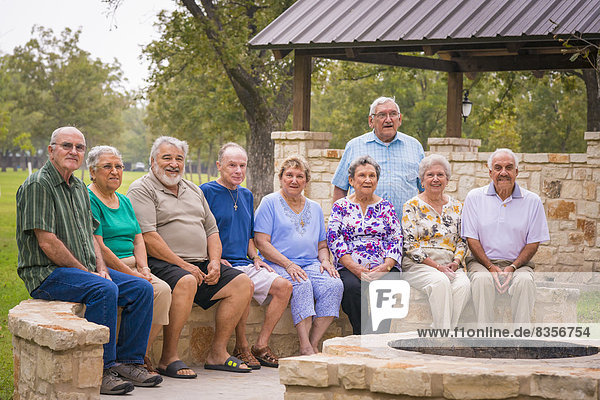 USA  Texas  Gruppenfoto von Senioren beim Klassentreffen