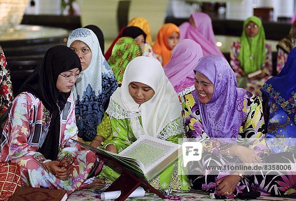 Frau  lernen  Mädchen  Brunei  Koran  Moschee