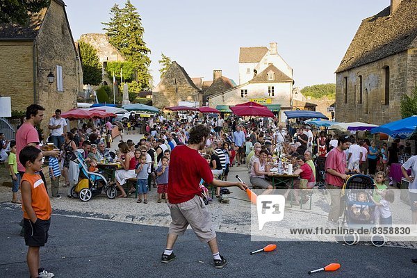 Frankreich  Tradition  Dorf  Festival  Geographie  Jongleur  Perigord