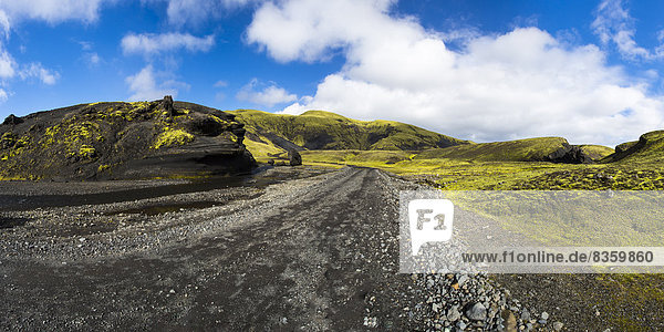 Island  Sudurland  Landmannalauger  Straße durch vulkanisches Hochland