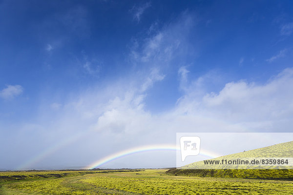 Island  Kirkjubaerklaustur  Regenbogen im Hochland