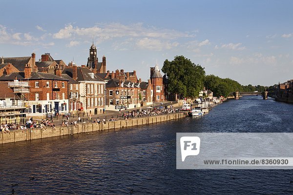 People sitting along Kings Staith by the River Ouse on a summer evening  City of York  Yorkshire  England  United Kingdom  Europe