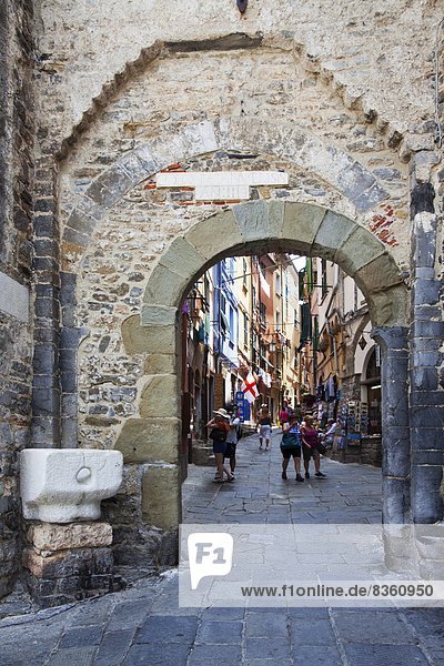 Europa  Stadt  Eingang  UNESCO-Welterbe  Cinque Terre  Italien  Ligurien  alt  Porto