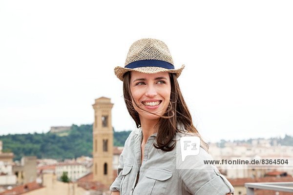 Junge Frau mit Strohhut  Florenz  Toskana  Italien