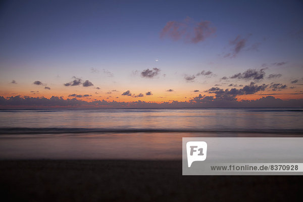 Vereinigte Staaten von Amerika  USA  Strand  Sonnenuntergang  Horizont  Hawaii  Oahu