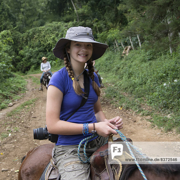 folgen  reiten - Pferd  Mädchen  Finca  Honduras