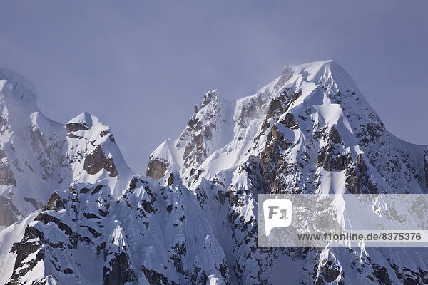 Vereinigte Staaten von Amerika  USA  nahe  Berggipfel  Gipfel  Spitze  Spitzen  Wolke  Dunst  Denali Nationalpark  Mount McKinley  Alaska