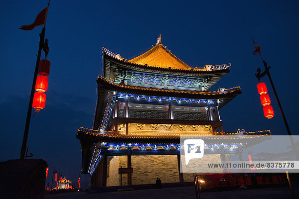 beleuchtet  Stadtmauer  Nacht  Gebäude  vorwärts  China  antik