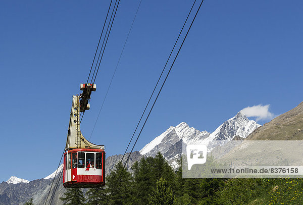 fahren Alpen Straßenbahn Fernsehantenne mitfahren schweizerisch Schweiz Zermatt