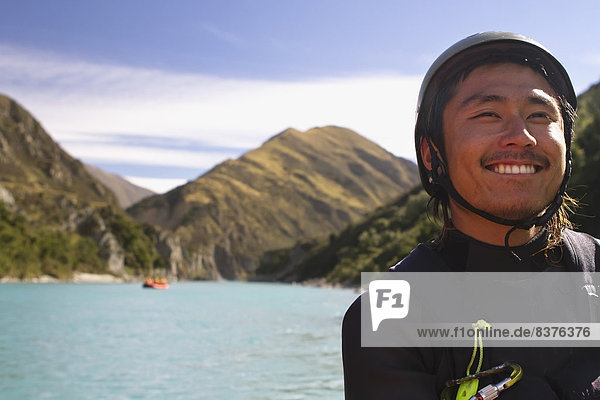Mann  Pose  Fluss  Schlucht  Neuseeland  Rafting