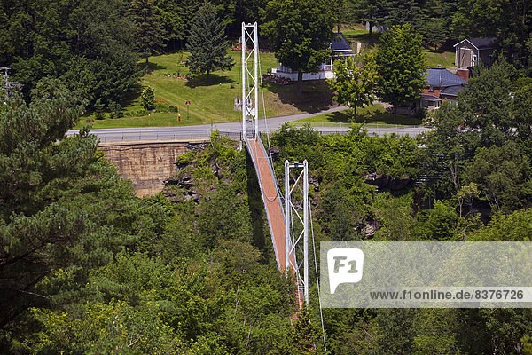 über Brücke Fluss hängen Coaticook Quebec Kanada Quebec