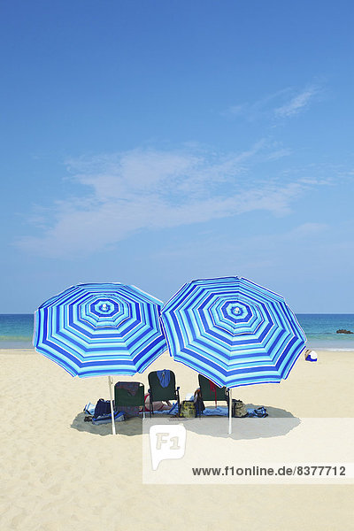 Vereinigte Staaten von Amerika  USA  Stuhl  Strand  Regenschirm  Schirm  blau  Sonnenschirm  Schirm  Hawaii