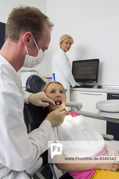 Mädchen beim Zahnarzt  Deutschland