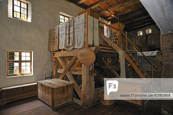 Mühlenraum einer Getreidemühle  erbaut 1575  Fränkisches Freilandmuseum Bad Windsheim  Bad Windsheim  Mittelfranken  Bayern  Deutschland