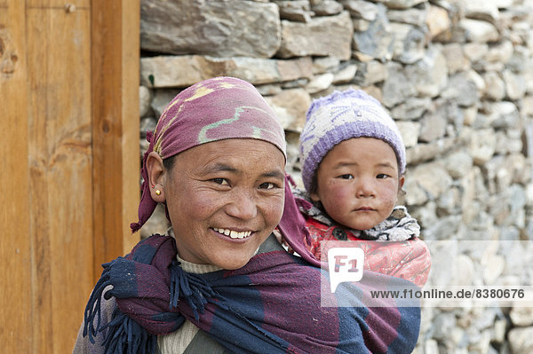 Frau tragen lächeln Nepal