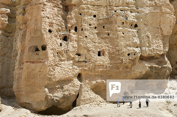 Hikers in the Jhong-caves  Chhoser  Upper Mustang  Nepal