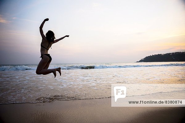 Strand  Sonnenuntergang  Tourist  springen  Asien  Sri Lanka