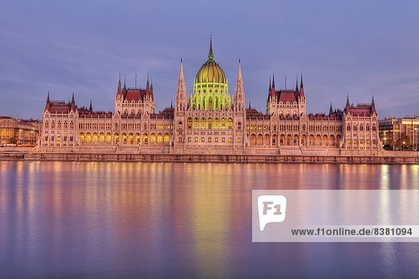 Hungarian Parliament Building and the River Danube at sunset  Budapest  Hungary  Europe