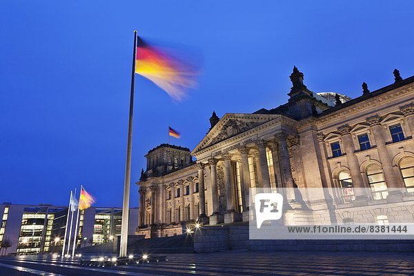 Berlin  Hauptstadt  Europa  Nacht  Fahne  Reichstag  deutsch  Deutschland
