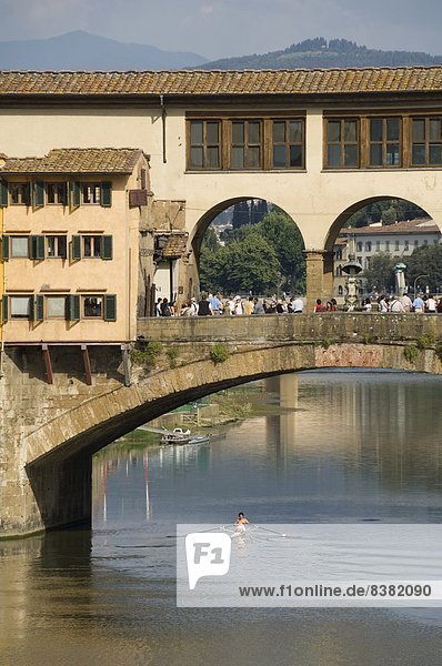 Ponte Vecchio,  berühmte Brücke über den Fluss Arno,  Florenz (Firenze),  Toskana,  Italien,  Europa