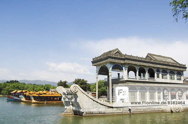 Das Marmor-Boot in Yihe Yuan (Sommerpalast)  UNESCO-Weltkulturerbe  Peking  China  Asien