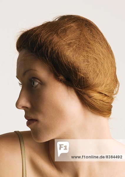 Frau mit Haarrücken  Profil