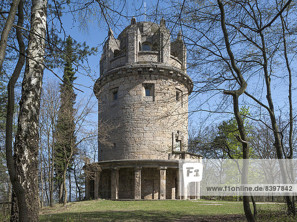 Bismarckturm auf dem Berg Tatzend  Rundturm aus Kalkstein  Jena  Thüringen  Deutschland