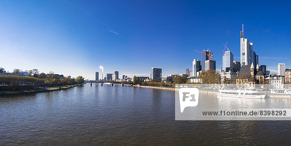 Skyline von Frankfurt am Main  Hessen  Deutschland