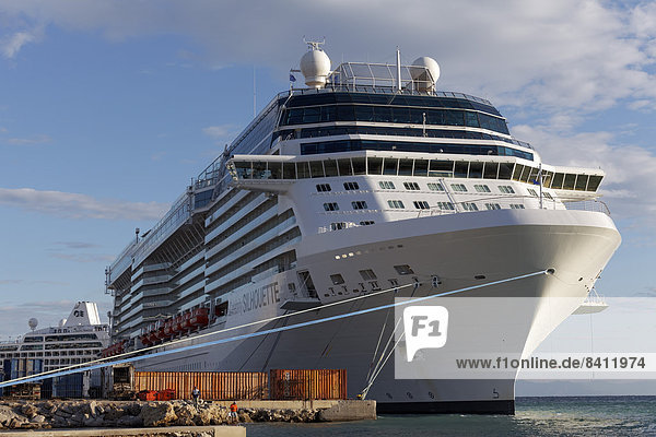 'Kreuzfahrtschiff ''Celebrity Silhouette'' der Reederei Celebrity Cruises am Pier  Rhodos  Insel Rhodos  Dodekanes  Griechenland'