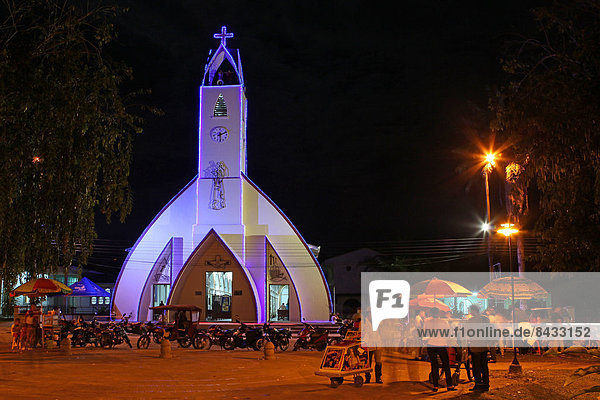 lila ,beleuchtet ,Nacht ,Kirche ,Stadtplatz ,Weihnachten ,Kolumbien