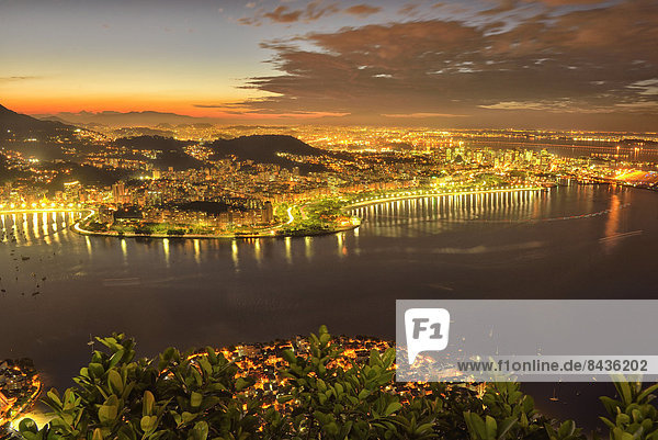Nacht  Reise  Großstadt  beleuchtet  lateinamerikanisch  Rio de Janeiro  Südamerika